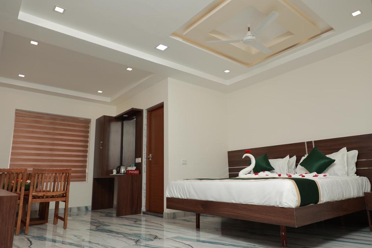 Delano Residency Hotel Kaliyal Exterior foto